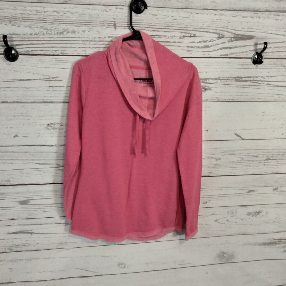 New Without tags "Hanes" woman's turtle neck sweater